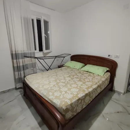 2 * Durrës