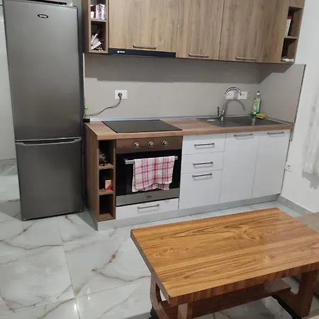 2 * Durrës